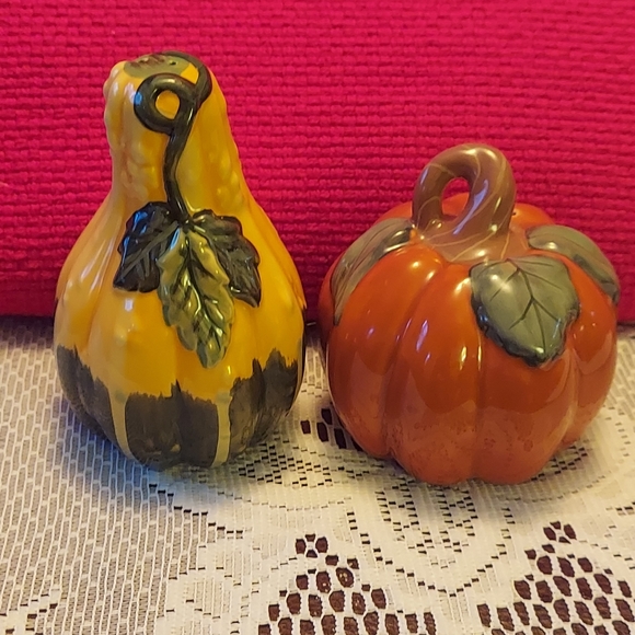 Vintage Gourd and Pumpkin Salt & Pepper Shakers - Picture 6 of 7